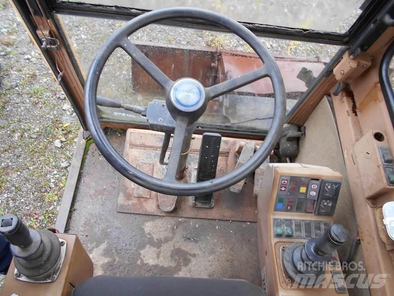 CAT 212B FT Pelle sur pneus