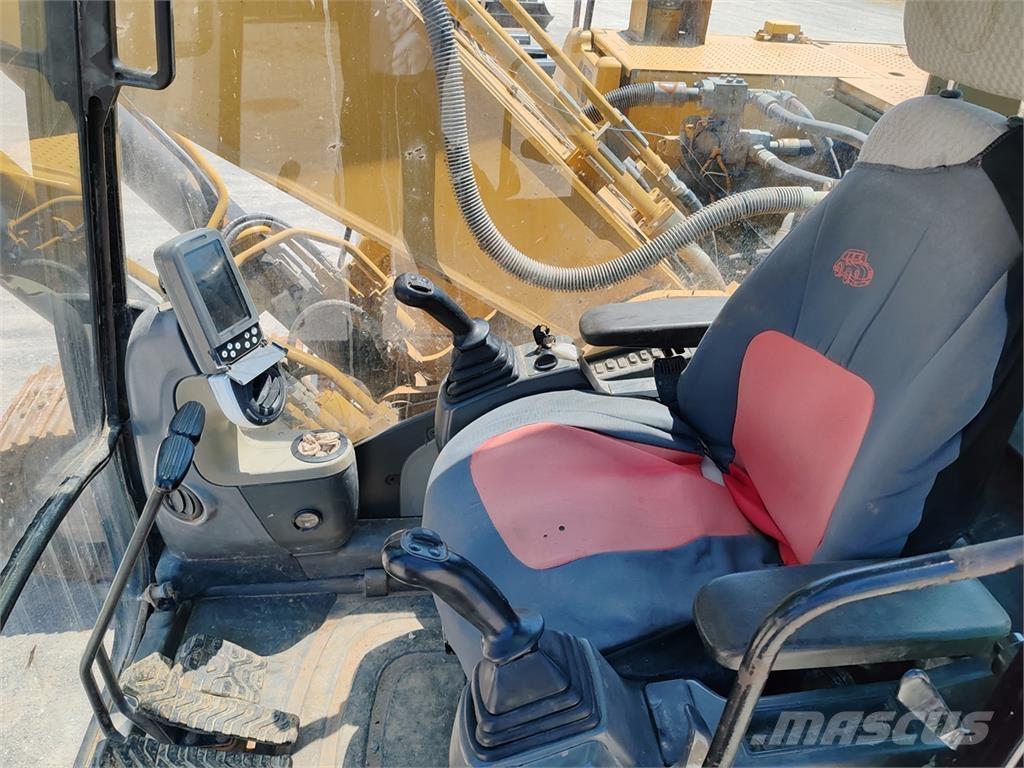CAT 324 D LN Pelle sur chenilles