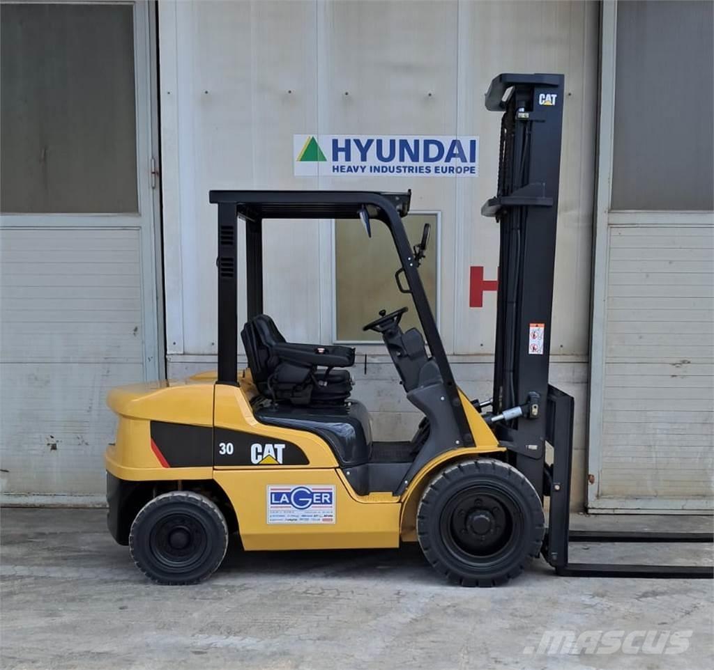 CAT DP30NT Chariots diesel