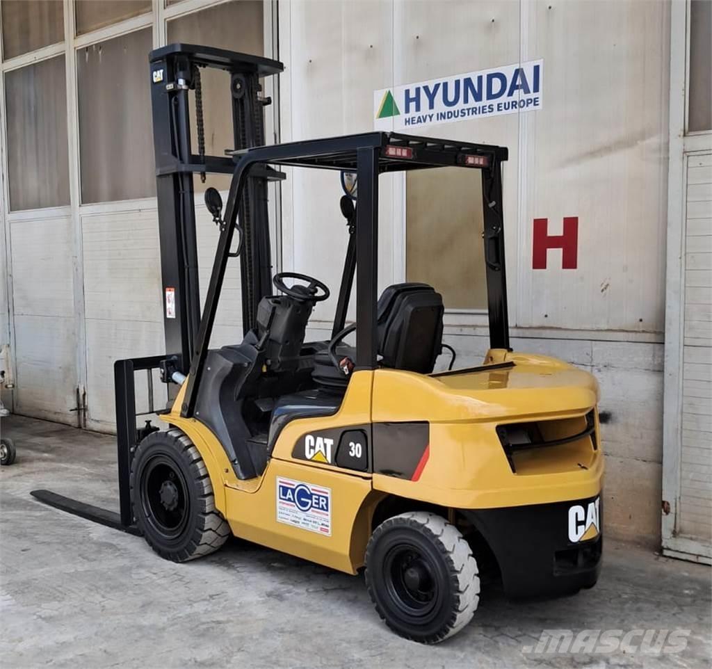 CAT DP30NT Chariots diesel