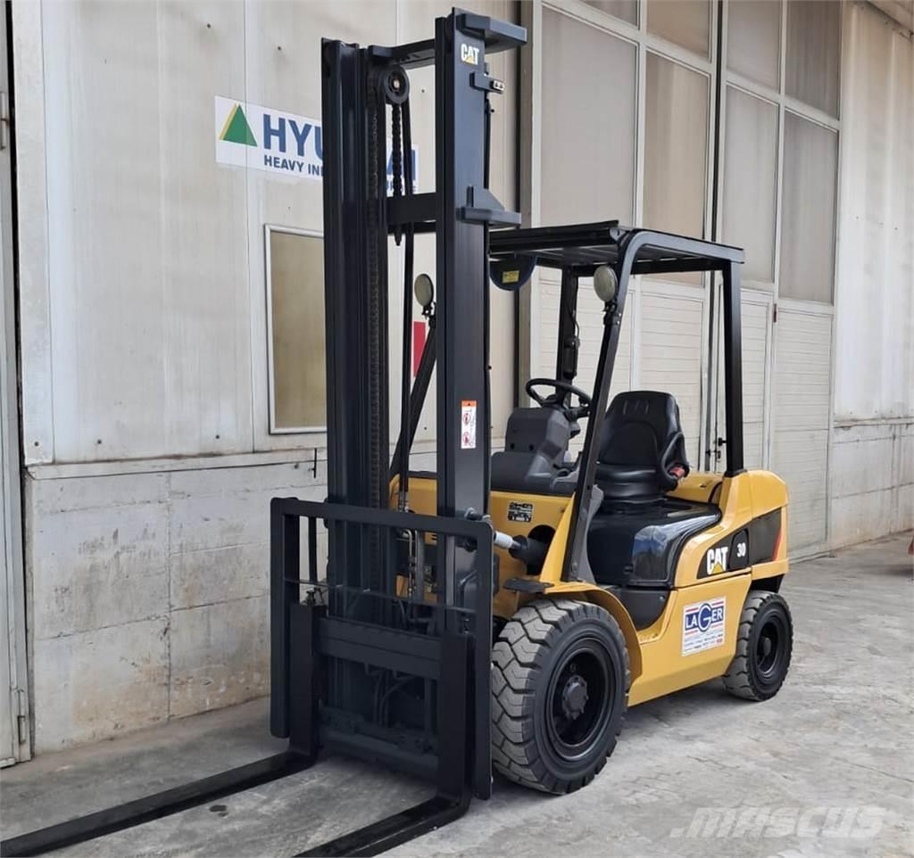 CAT DP30NT Chariots diesel