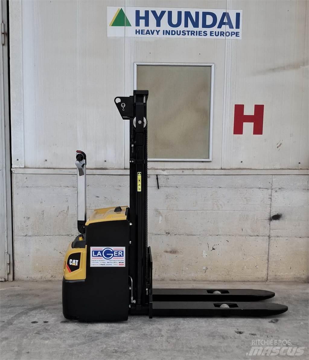 CAT NSP12N2 Transpalette accompagnant