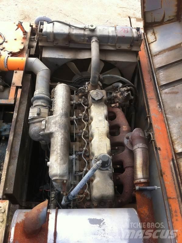 Hitachi UH 103 Pelle sur chenilles