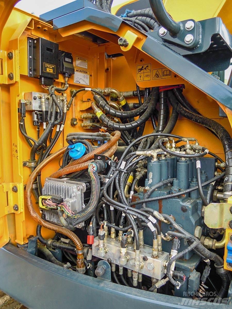 Hyundai HX145LCR Pelle sur chenilles