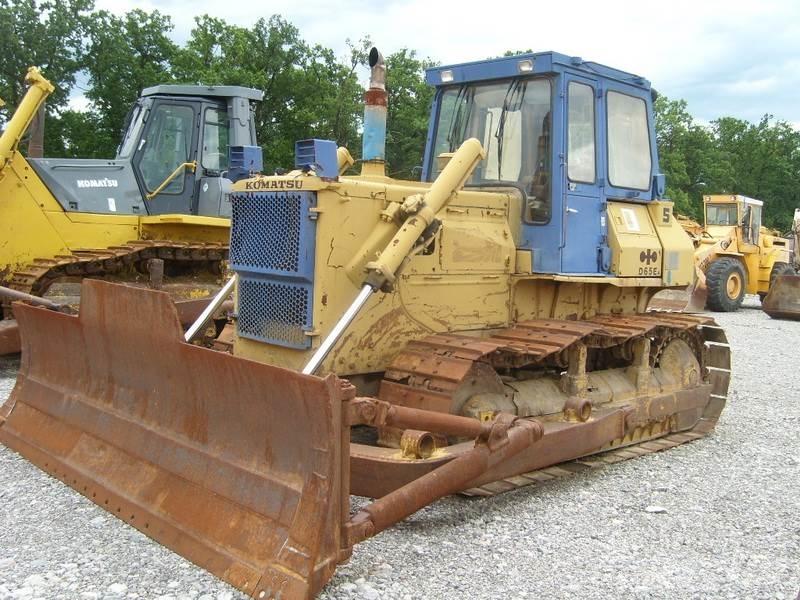 Komatsu D65E-8 Bouteurs sur chenilles