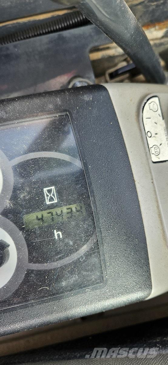 Komatsu PC26MR-3 Mini pelle < 7t