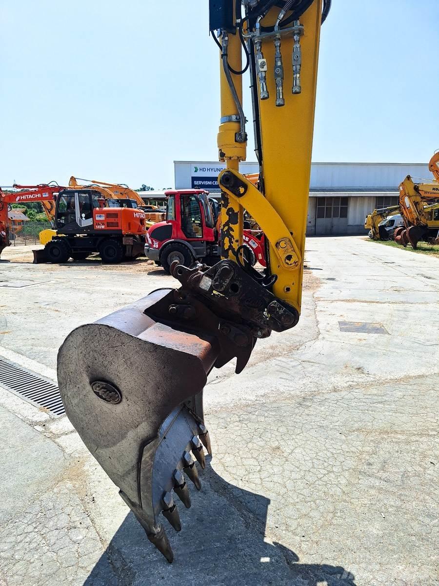 Komatsu PW118MR-8 Pelle sur pneus