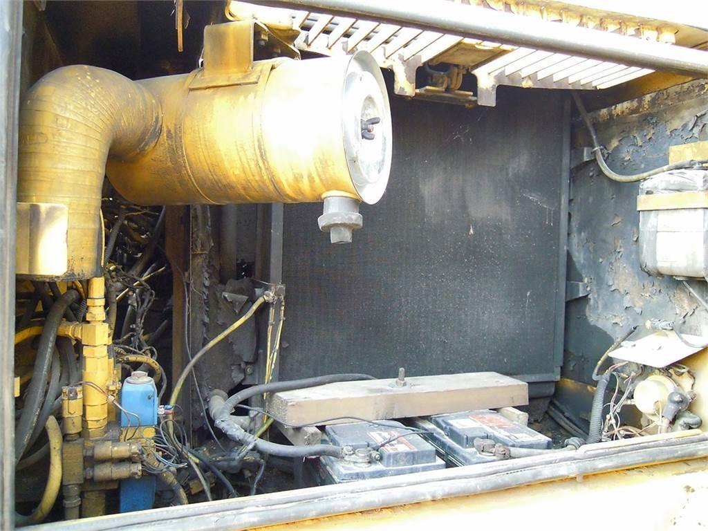 Komatsu PW170ES-6K Pelle sur pneus