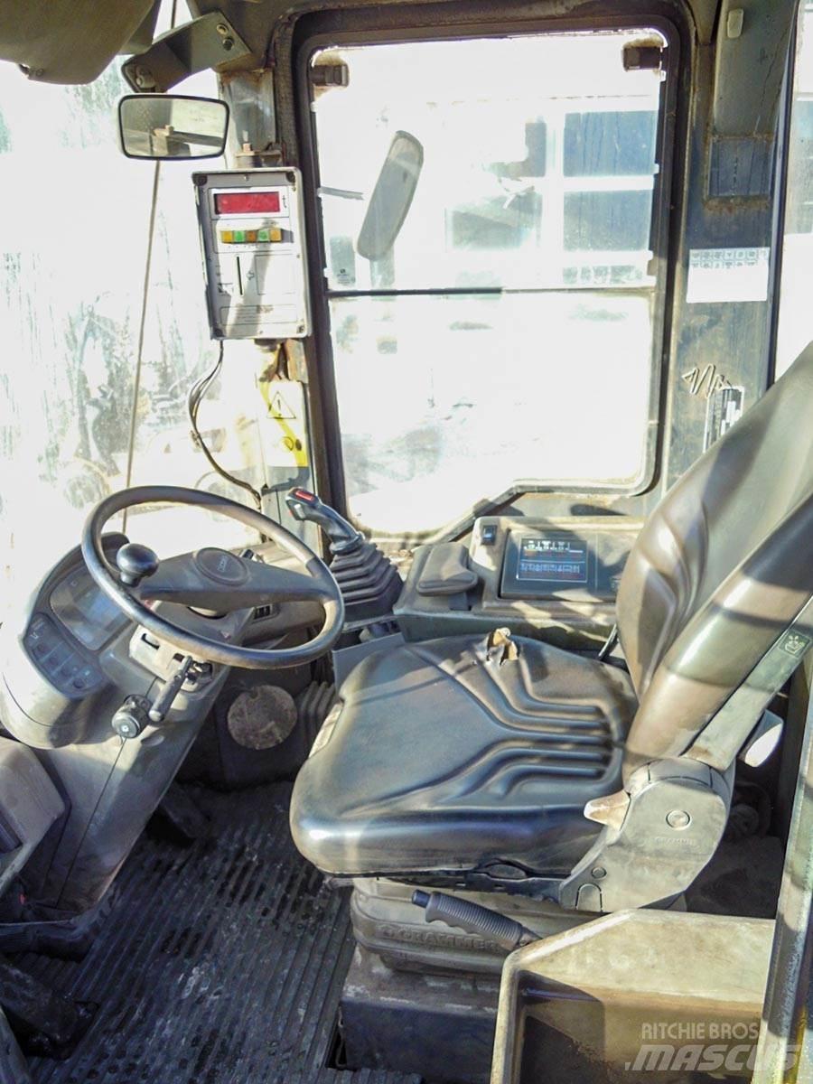 Komatsu WA270 Chargeuse sur pneus