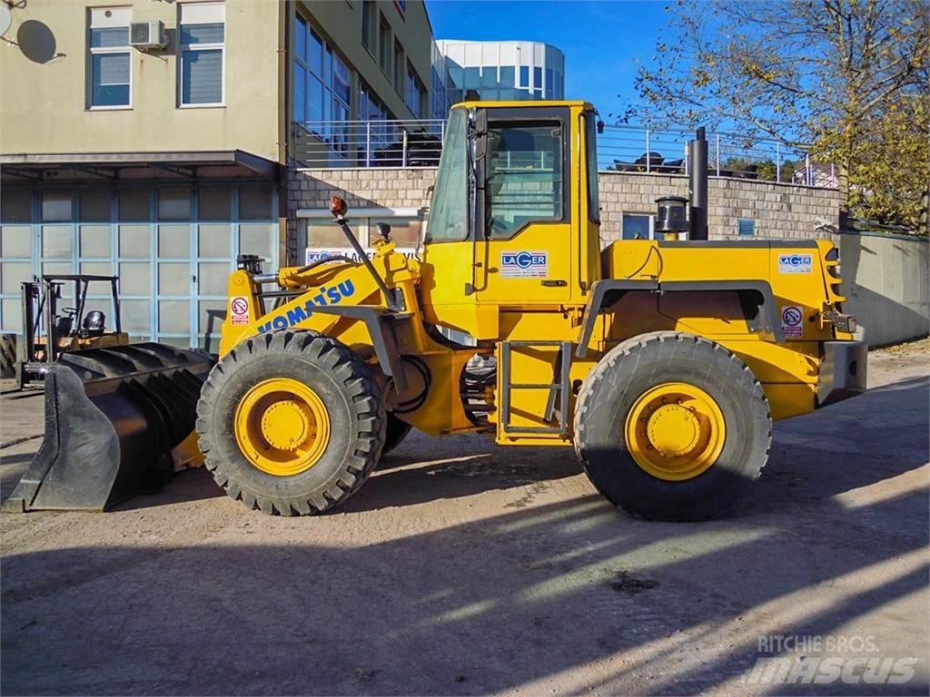 Komatsu WA270 Chargeuse sur pneus