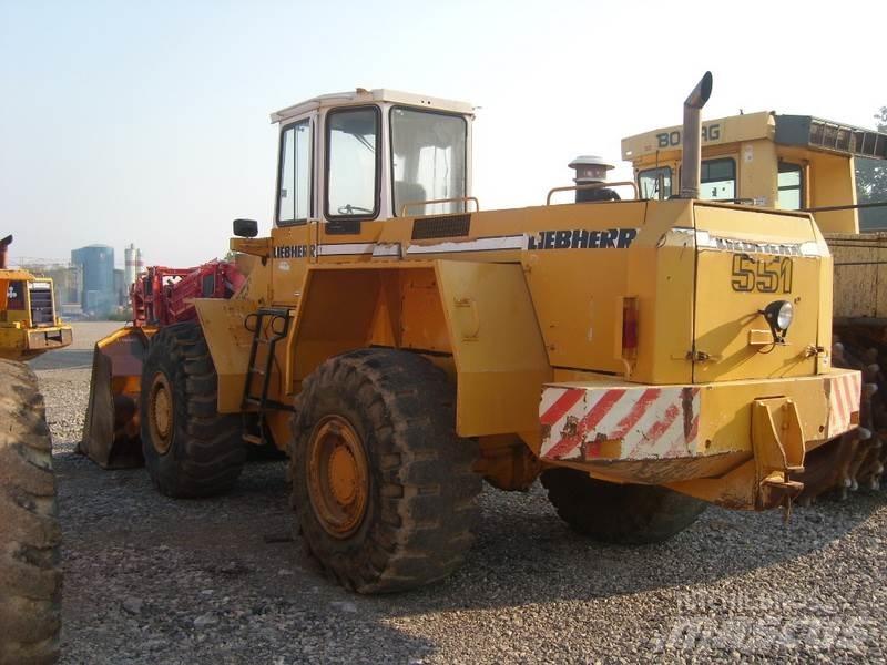 Liebherr L 551 Chargeuse sur pneus