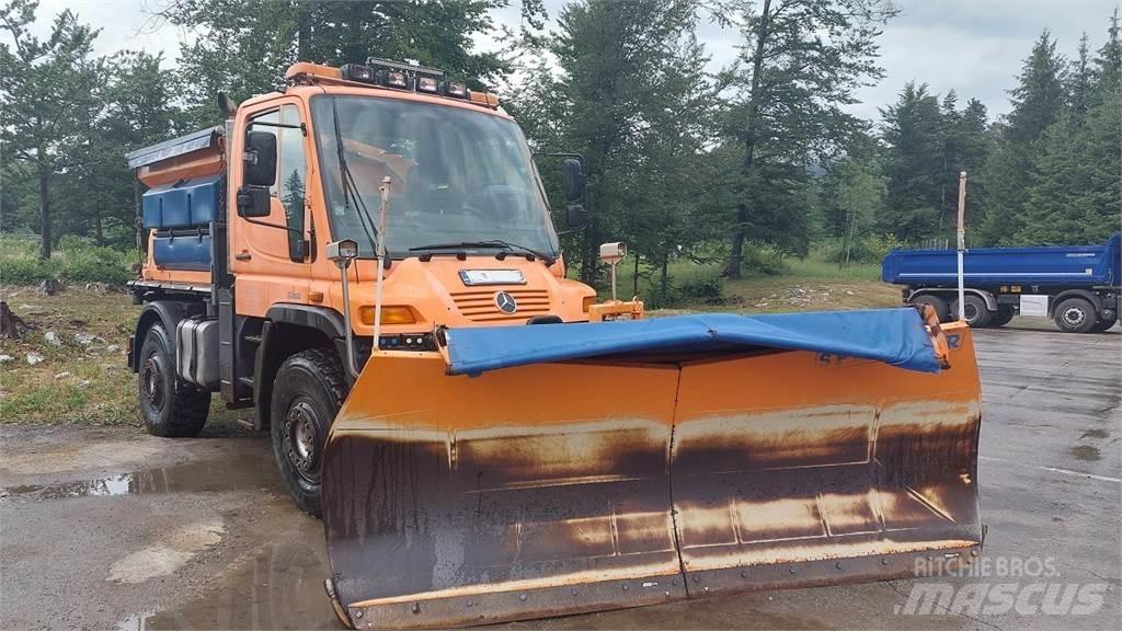 Mercedes-Benz Unimog U400 Camions et véhicules municipaux
