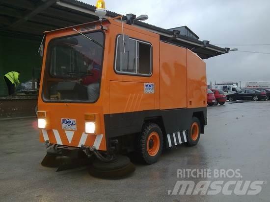 Mfh 2100D Camion balayeur