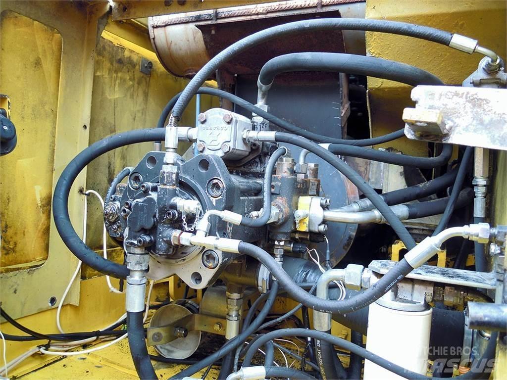 New Holland E305 Pelle sur chenilles