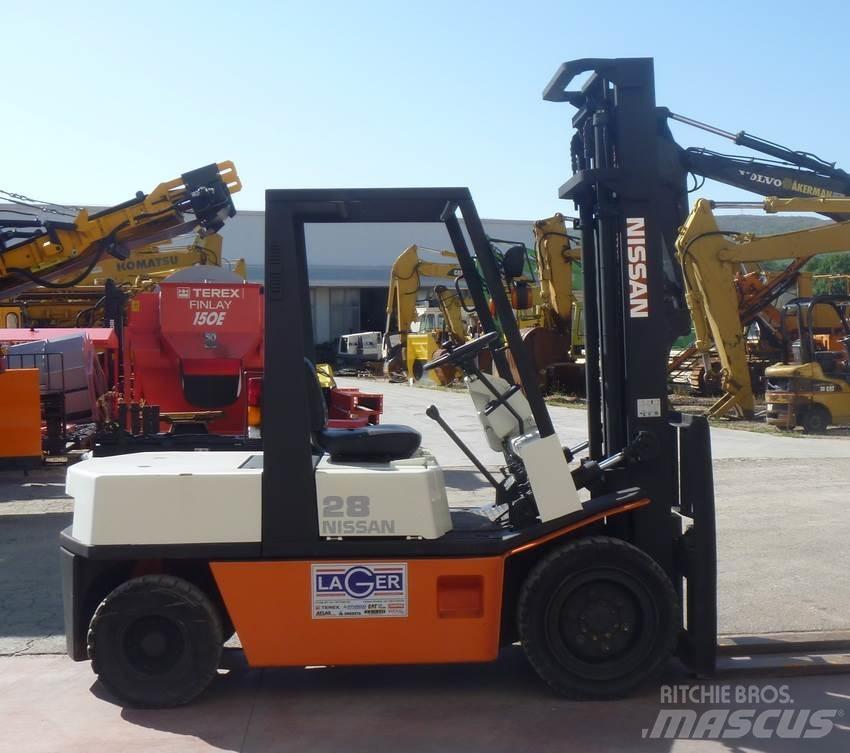 Nissan EGH02 Chariots diesel