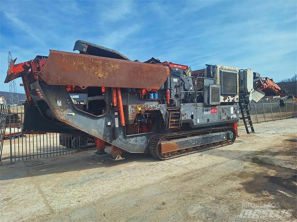 Sandvik QI 240 Concasseur mobile