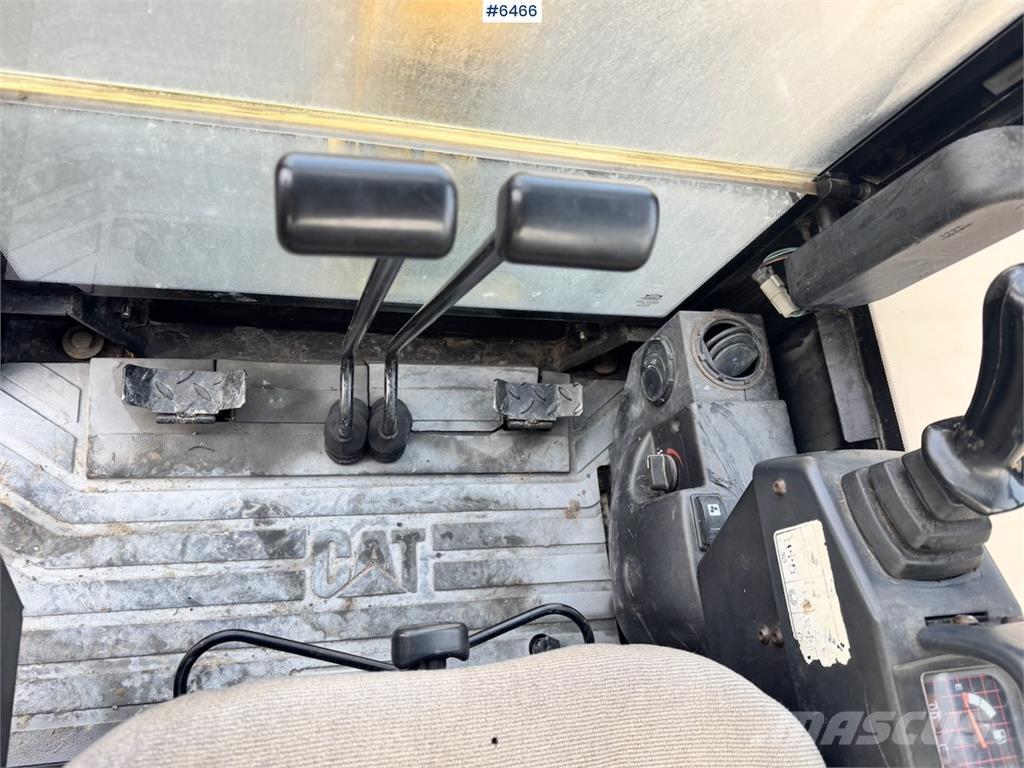 CAT 301.8 Pelle sur chenilles