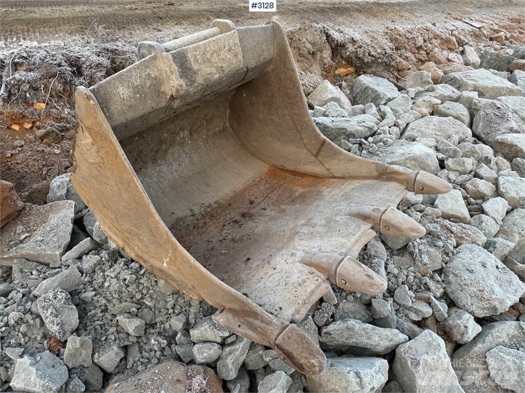 CAT 323-07A Pelle sur chenilles