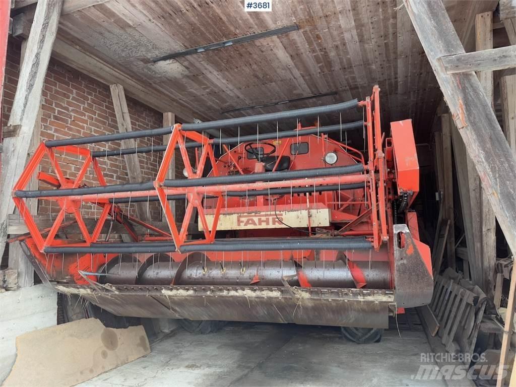 Deutz Fahr M900 Moissonneuse batteuse
