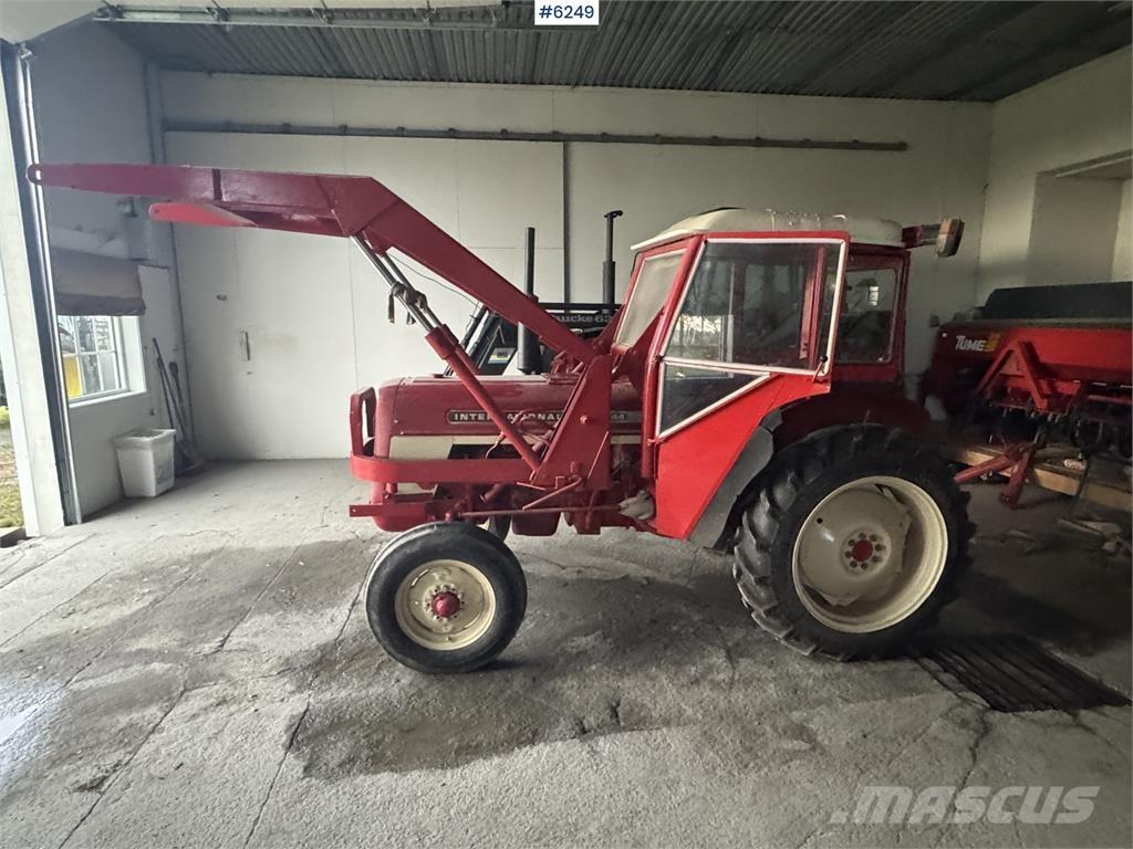 International 444 Tracteur