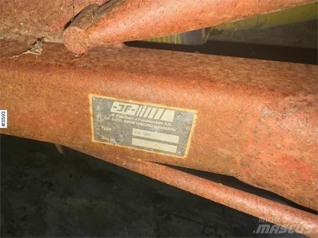 JF CR 320 Autres matériels de récolte et d'arrachage
