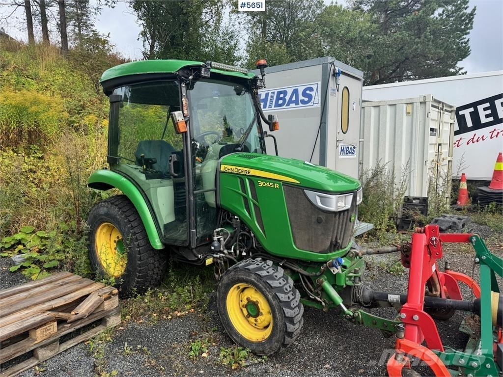 John Deere 3045R Tracteur