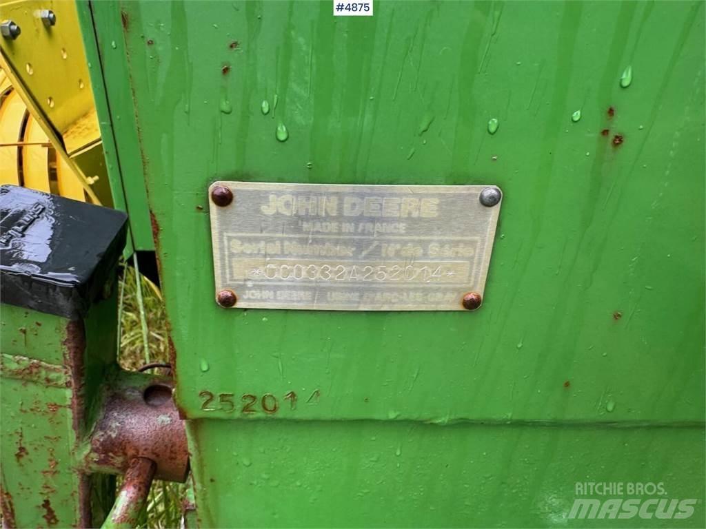 John Deere 332 A Autres matériels de récolte et d'arrachage