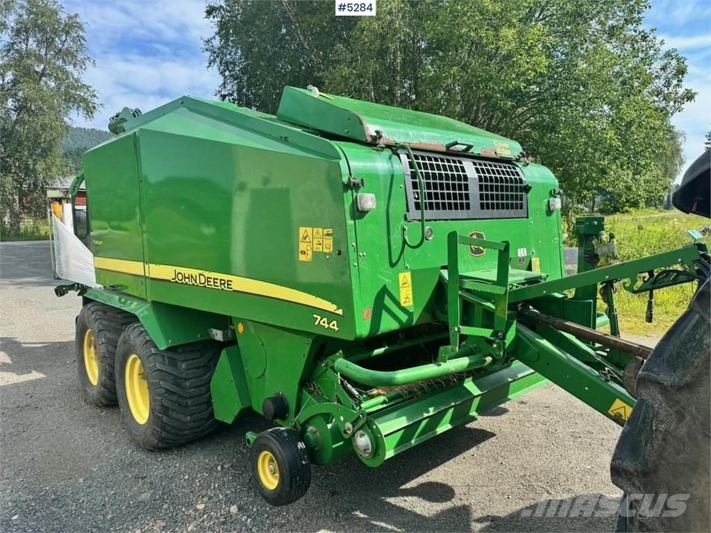 John Deere 744 Autres matériels de récolte et d'arrachage