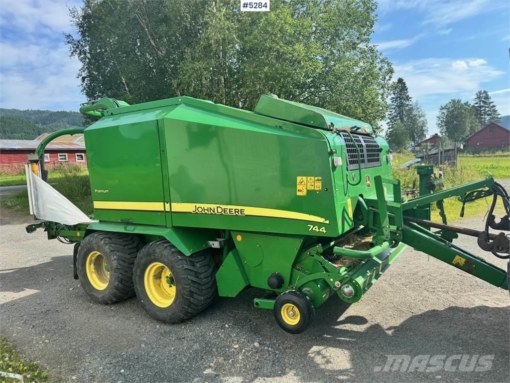 John Deere 744 Autres matériels de récolte et d'arrachage