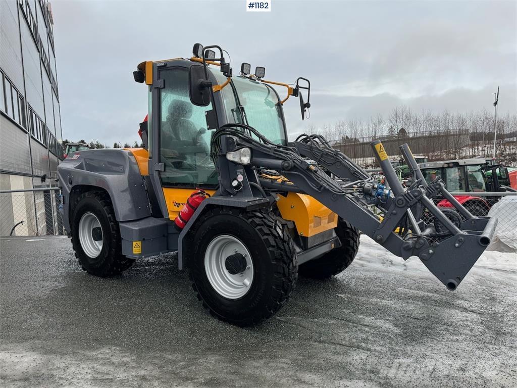 LM Trac 587 Chargeuse multifonction