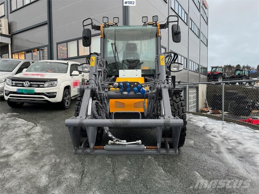 LM Trac 587 Chargeuse multifonction