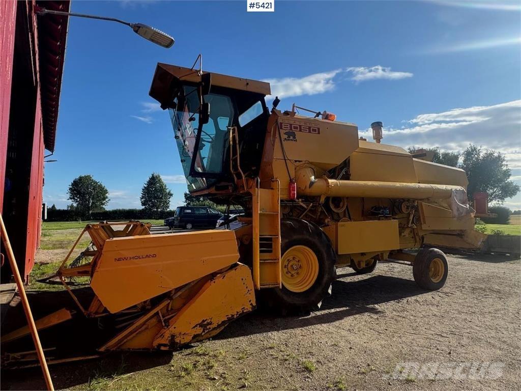 New Holland 8050 Moissonneuse batteuse