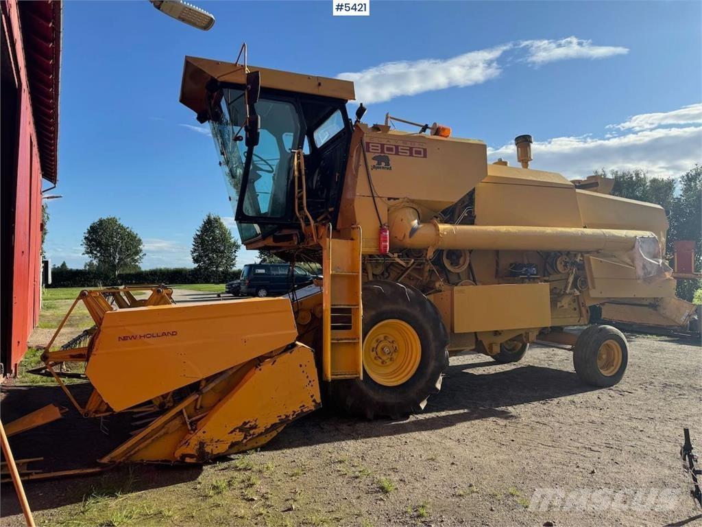 New Holland 8050 Moissonneuse batteuse