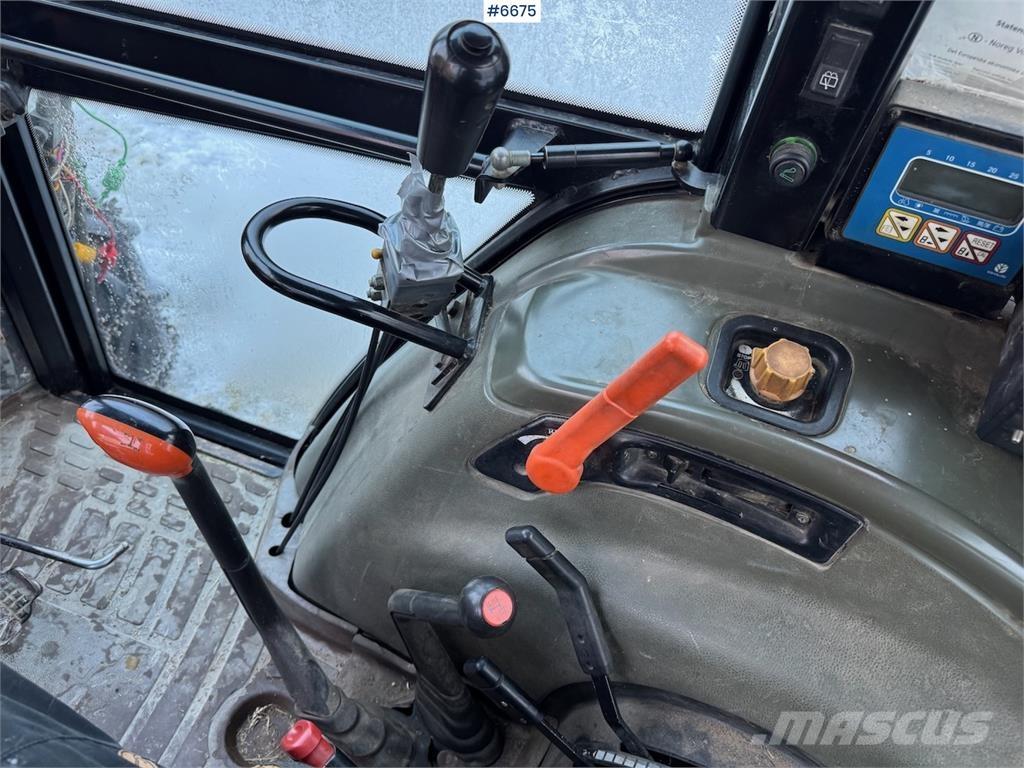 New Holland L 85 Tracteur