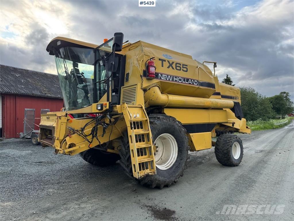 New Holland TX65 Moissonneuse batteuse