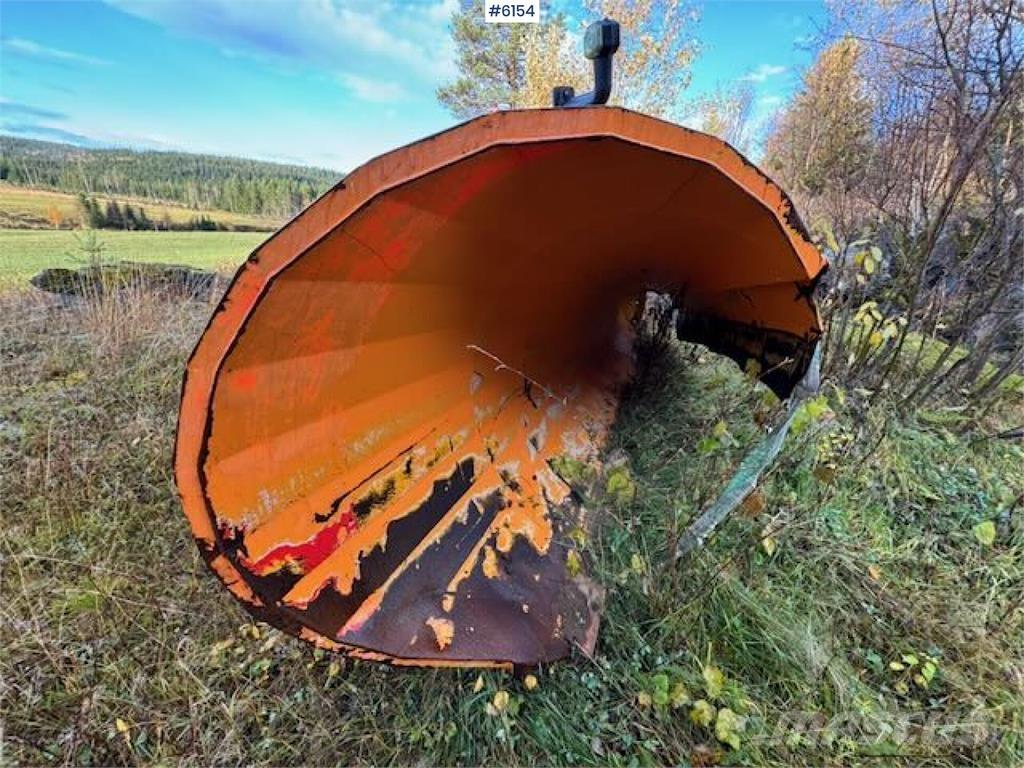  Øveraasen D2285 B Chasse neige