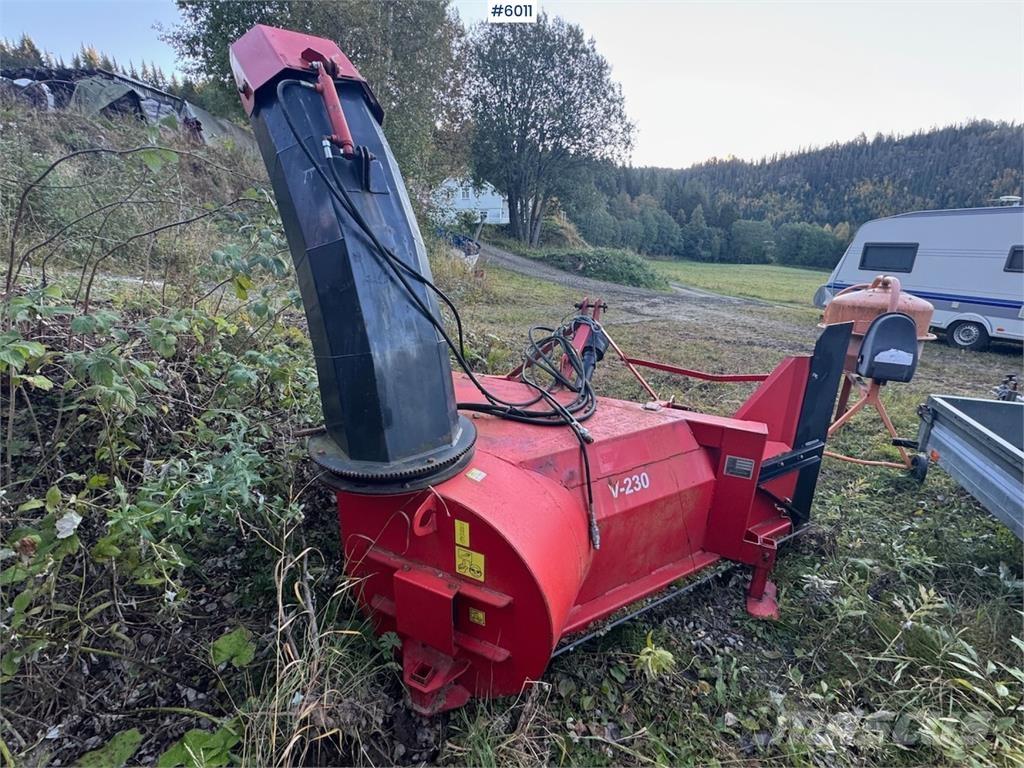 Sisu Handel V-230 Chasse neige