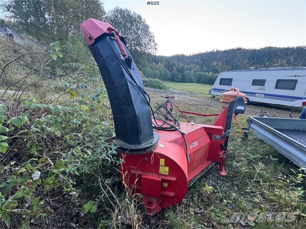 Sisu Handel V-230 Chasse neige