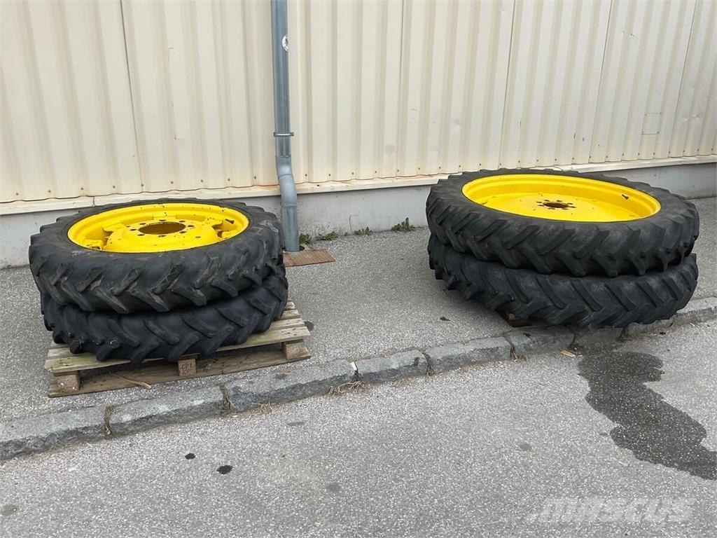  230/95R32 - 270/95R44 Pneus, roues et jantes