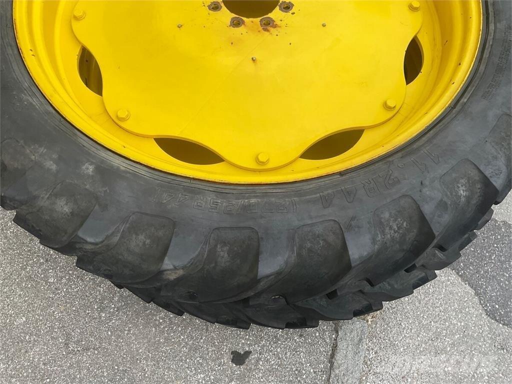  230/95R32 - 270/95R44 Pneus, roues et jantes