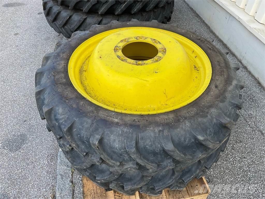  270/95R32 - 340/85R46 Pneus, roues et jantes