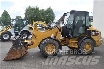 CAT 907M Chargeuse sur pneus