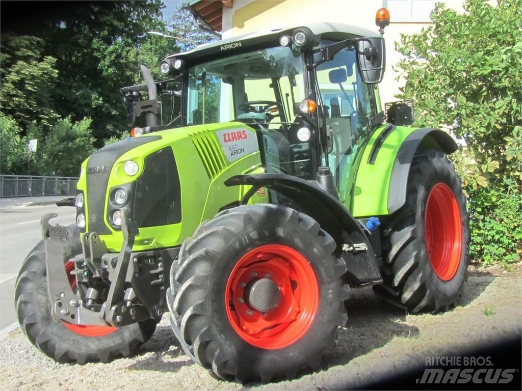 CLAAS Arion 440 Tracteur