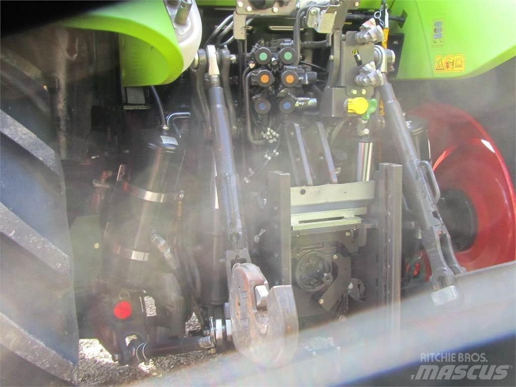 CLAAS Arion 440 Tracteur