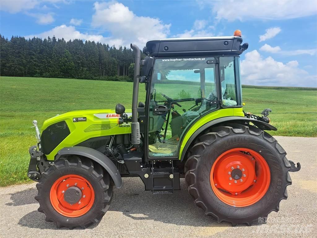 CLAAS Nexos 240 XL Tracteur