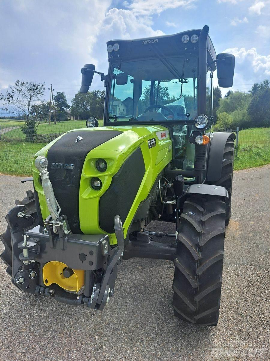 CLAAS Nexos 240 XL Tracteur