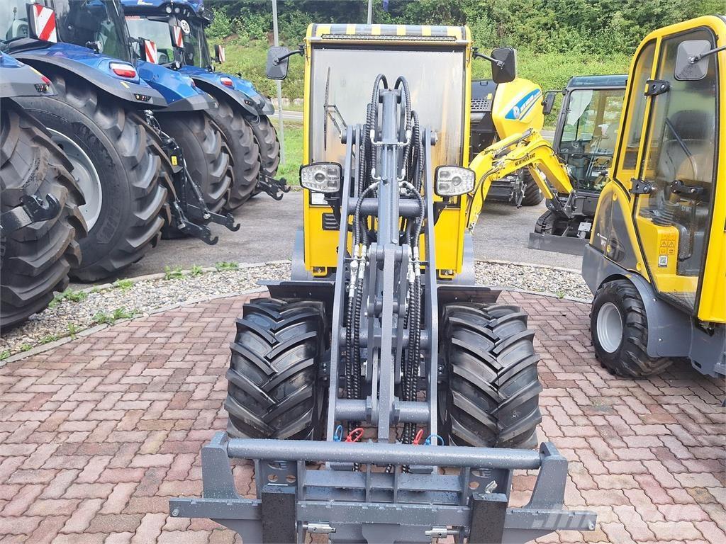 Eurotrac W12S Chargeur frontal, fourche