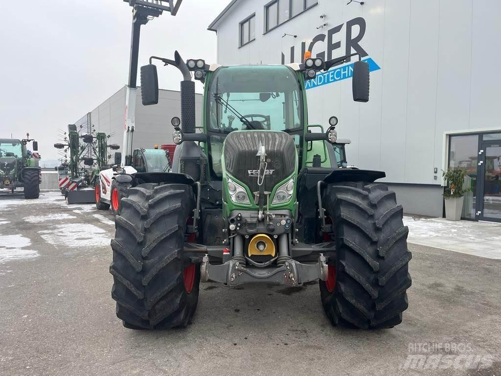 Fendt 718 Vario Tracteur
