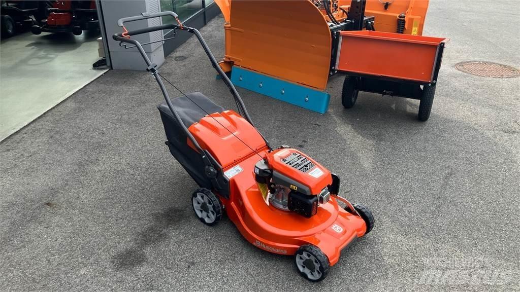Husqvarna LC 253S Tondeuses montées