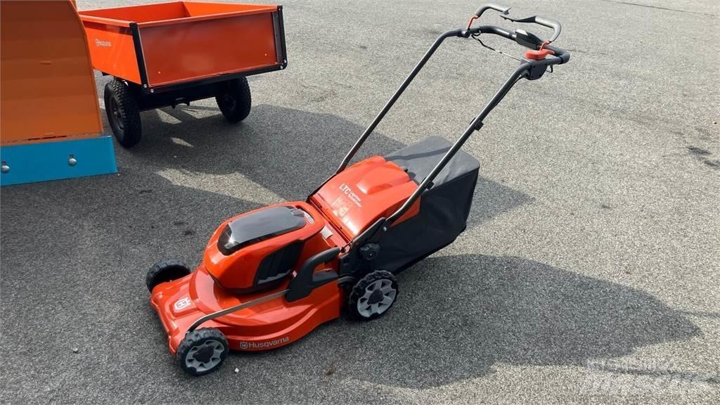 Husqvarna LC 347iVX Tondeuses montées
